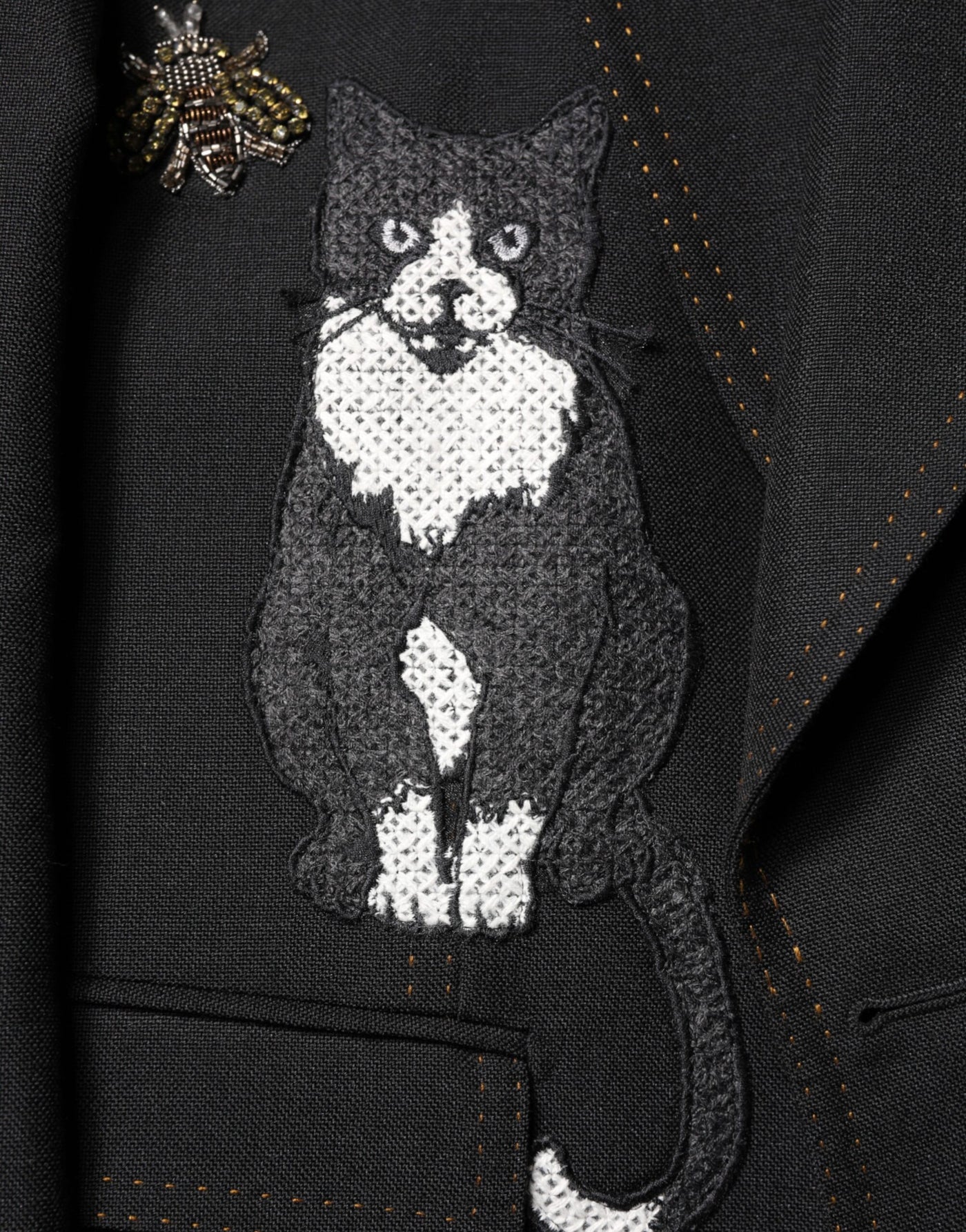 Dolce & Gabbana Schwarzer Anzugmantel mit Bienenkrone und Blazer