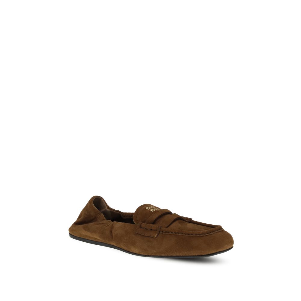 Miu Miu Loafers aus Wildleder mit Rüschen