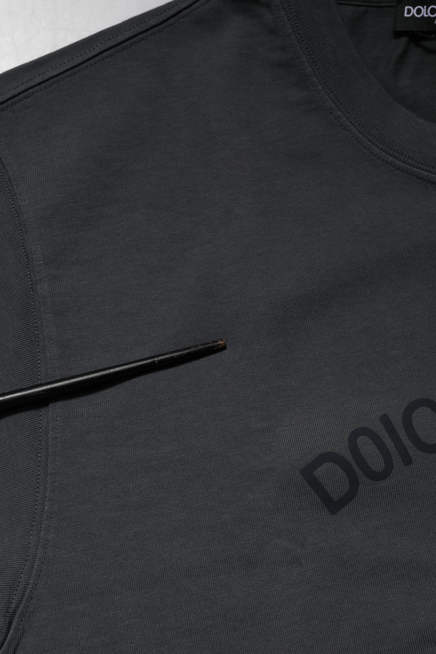 Dolce & Gabbana Graues Logo-Grafik-T-Shirt mit Rundhalsausschnitt aus Baumwolle