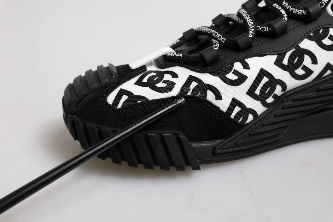 Dolce & Gabbana Schwarz Logo Lace Up Low Top NS1 Turnschuhe