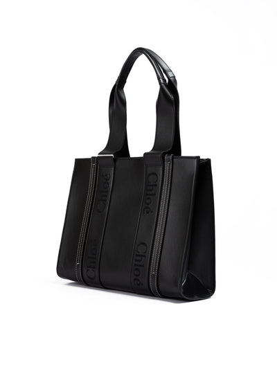 Chloé Schwarze Ledertasche mit gesticktem Woody-Logo (Medium Tote Bag)